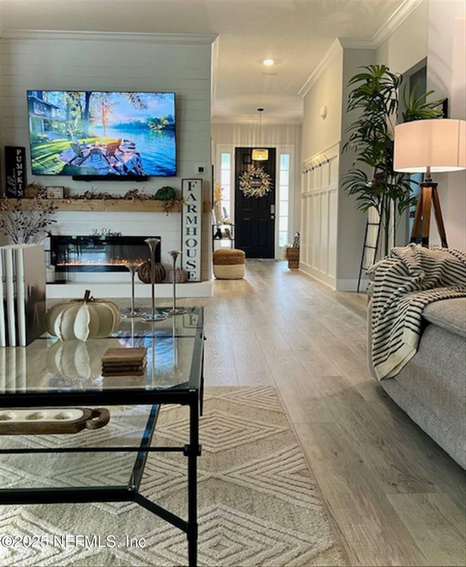 Fireplace, Interior, Living room, Pendant Lights, Recessed Lighting, Wood Texture Flooring