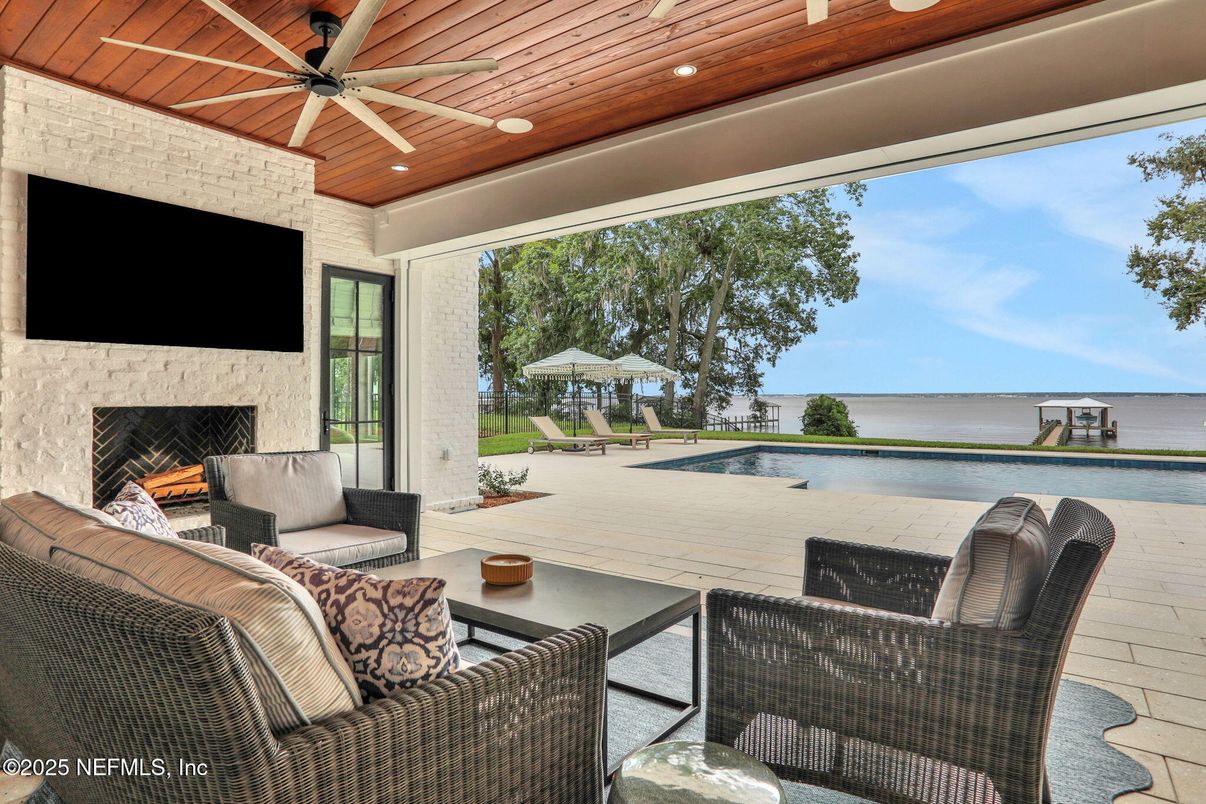 Exterior, Fireplace, Pool, Water