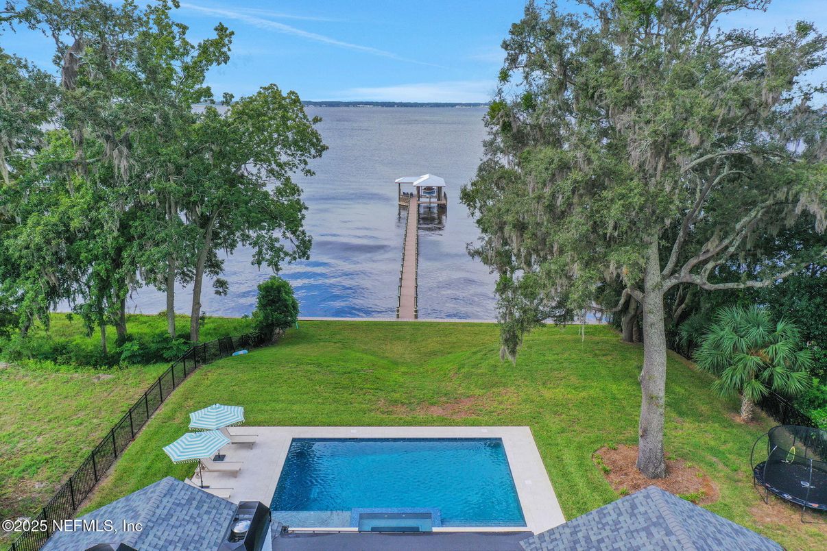 Exterior, Pool, Water
