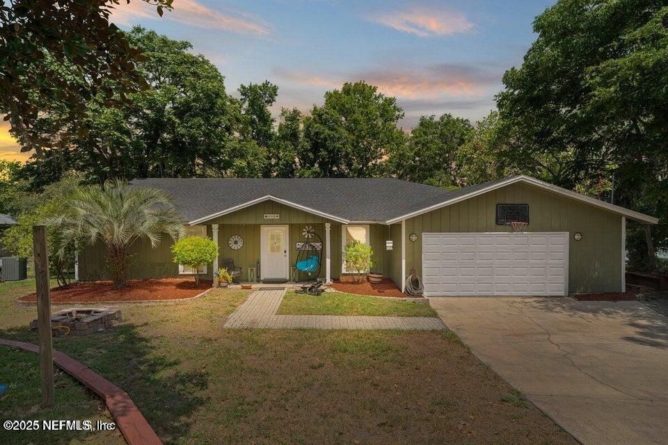 Attached, Exterior, Facade, Ranch