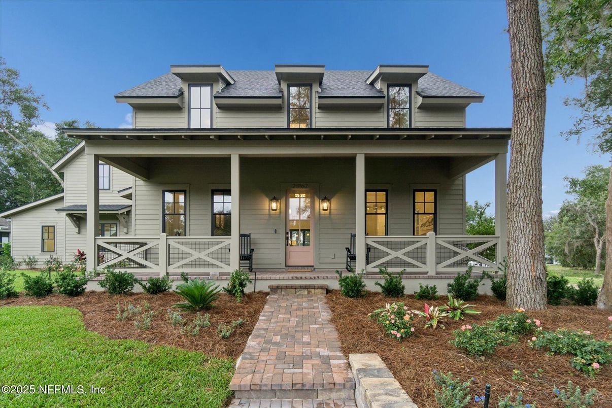 Exterior, Facade, American Foursquare