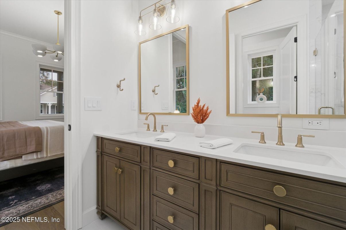 Bathroom, Dual Sink Vanities, Interior