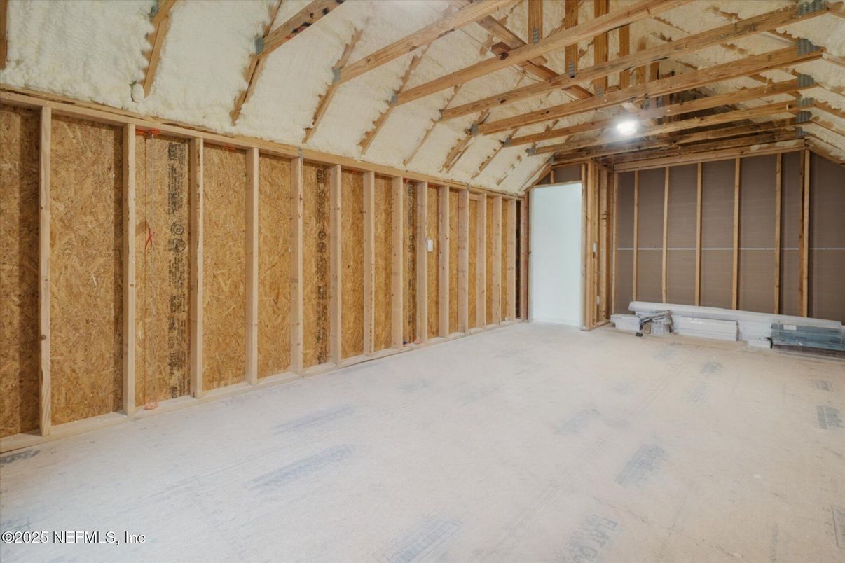 Empty room, Interior, Wooden Beams