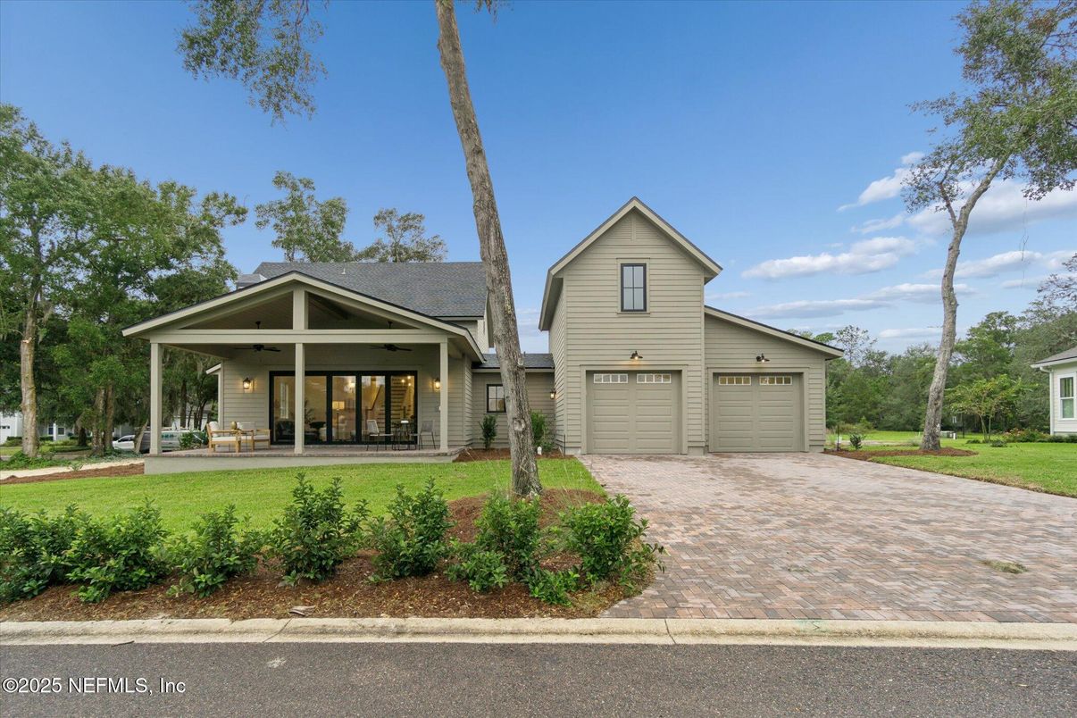 Attached, Exterior, Facade, Farmhouse