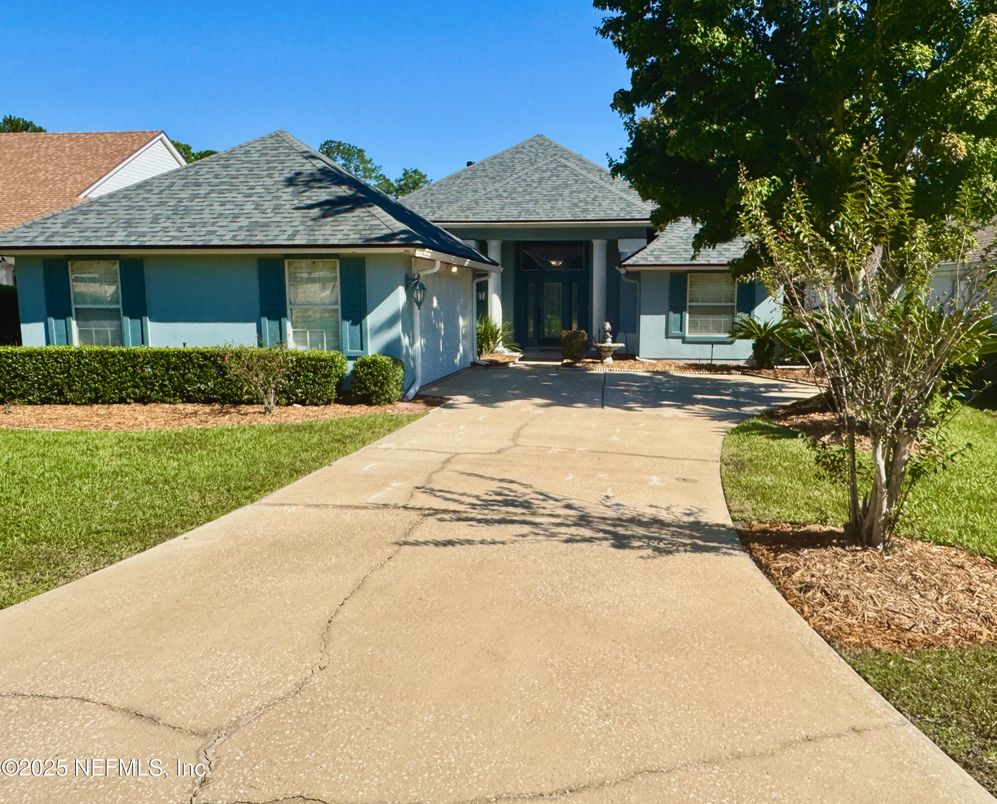 Backyard, Exterior, Facade, Ranch