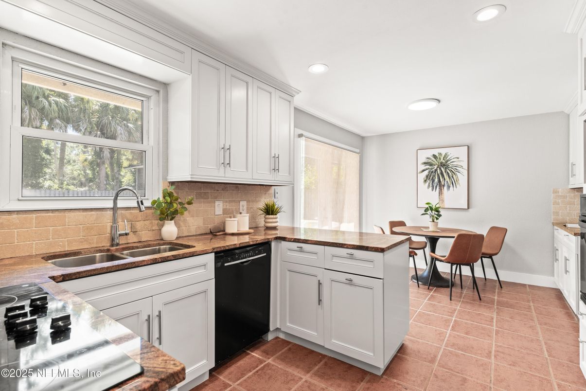 Dining room, Interior, Kitchen, Recessed Lighting