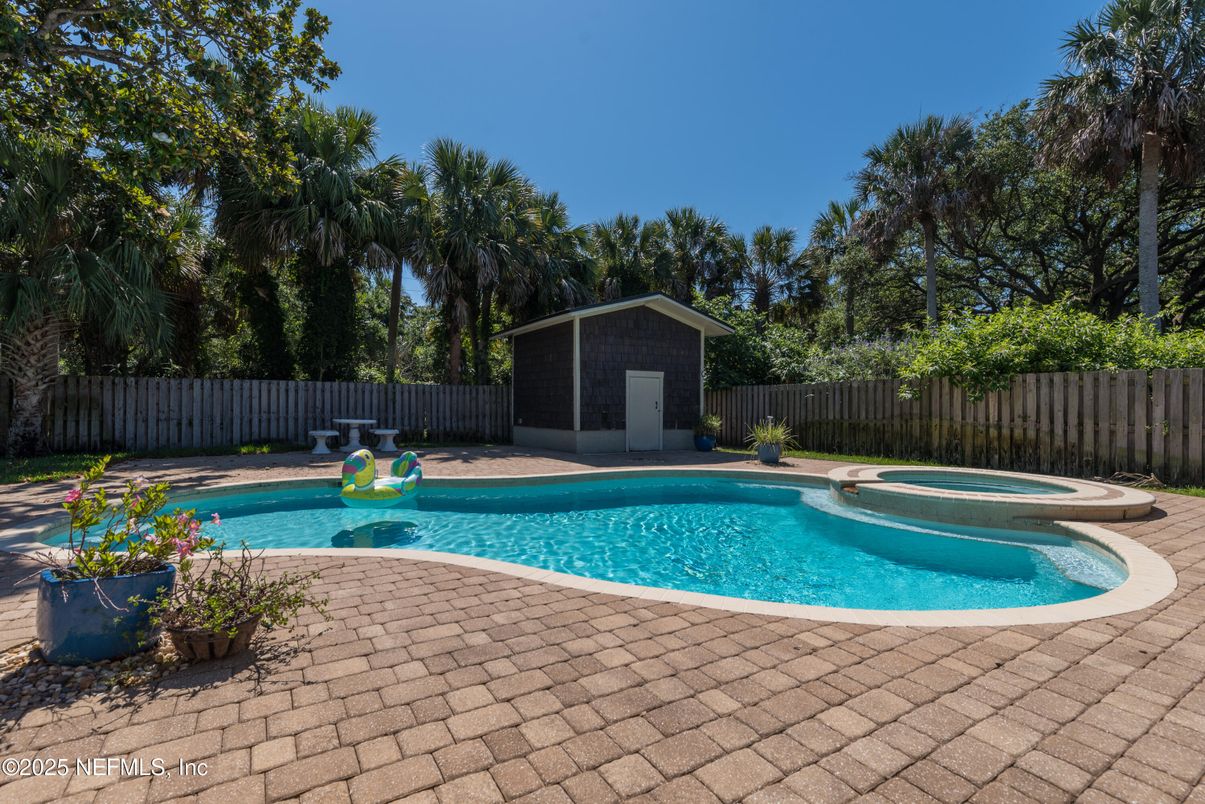 Exterior, Pool