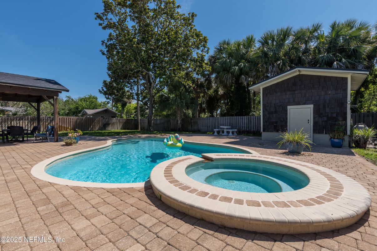 Exterior, Pool