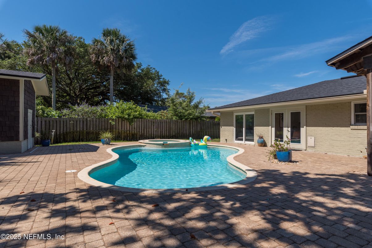 Exterior, Pool