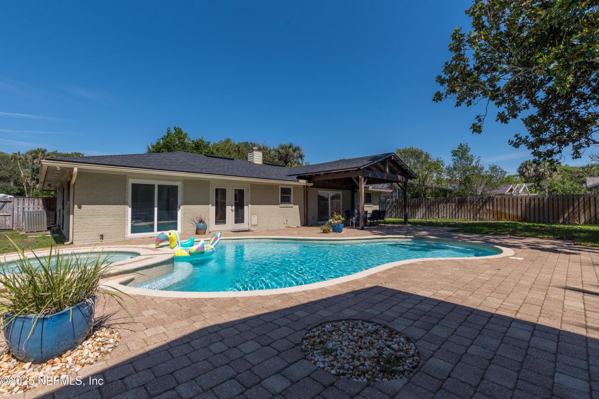 Exterior, Pool