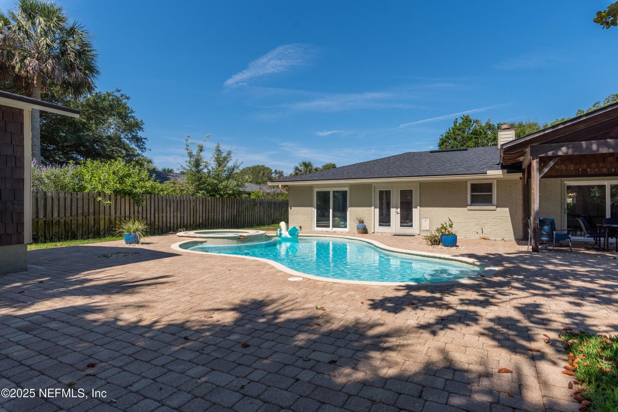 Exterior, Pool