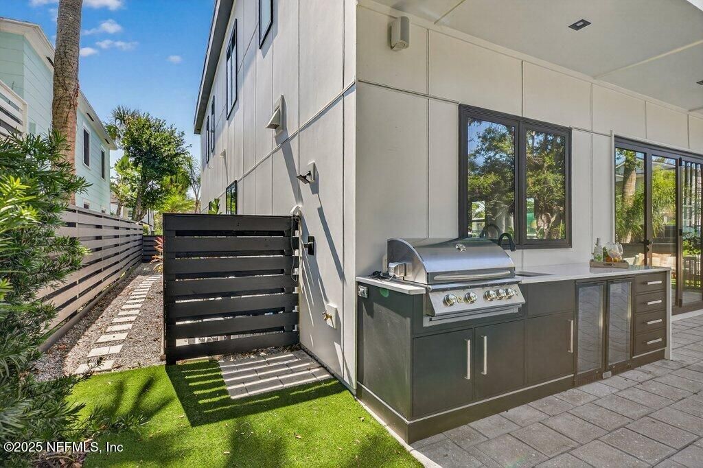 Exterior, Outdoor Kitchen