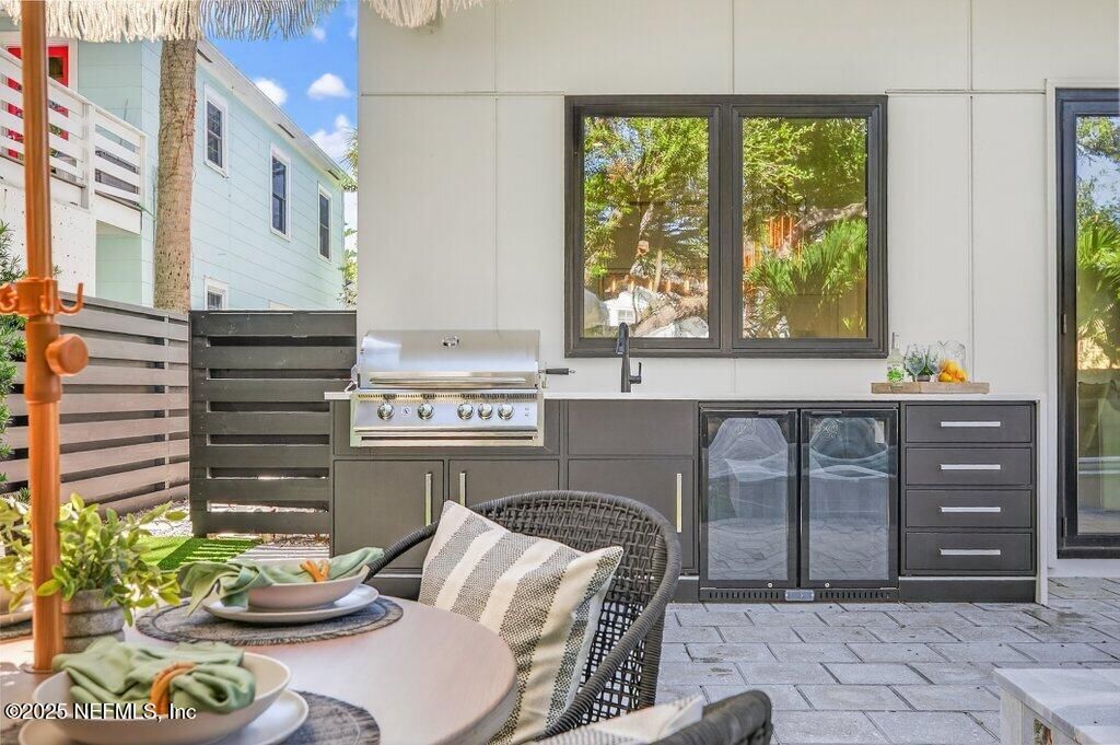 Exterior, Outdoor Kitchen