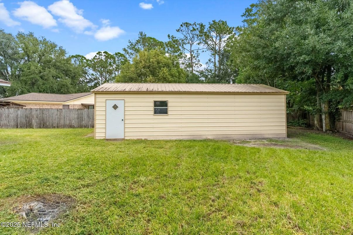 Backyard, Exterior