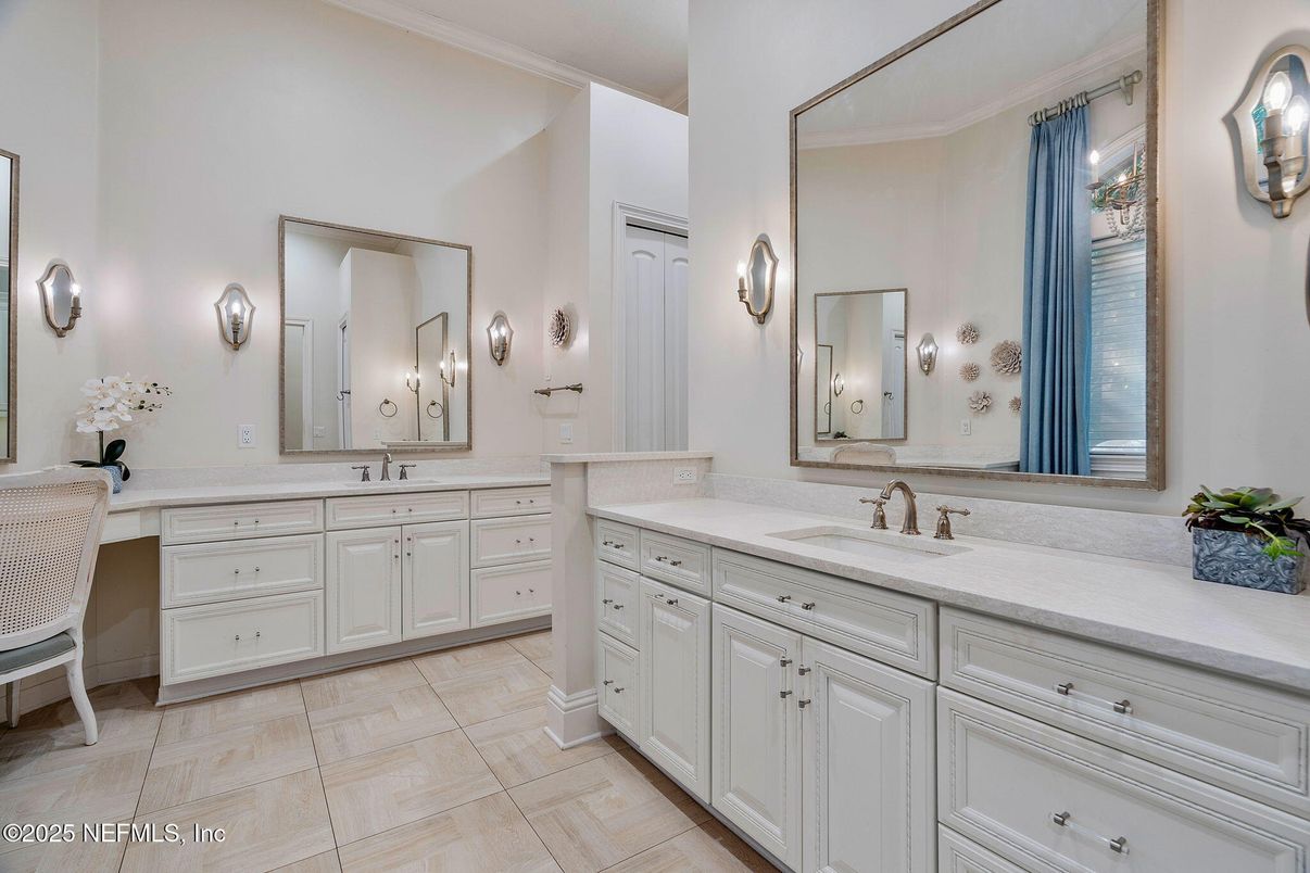 Bathroom, Dual Sink Vanities, Interior