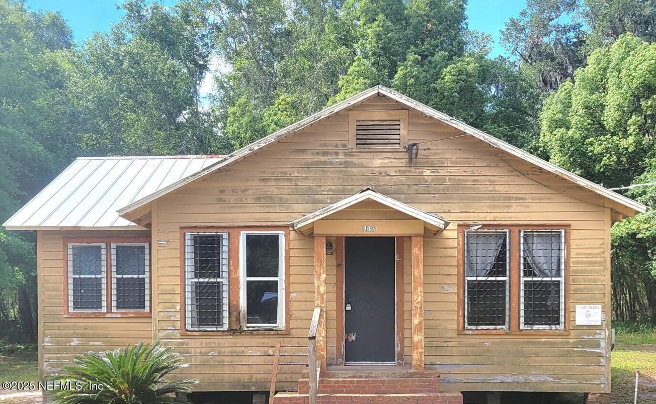 Exterior, Facade, Ranch