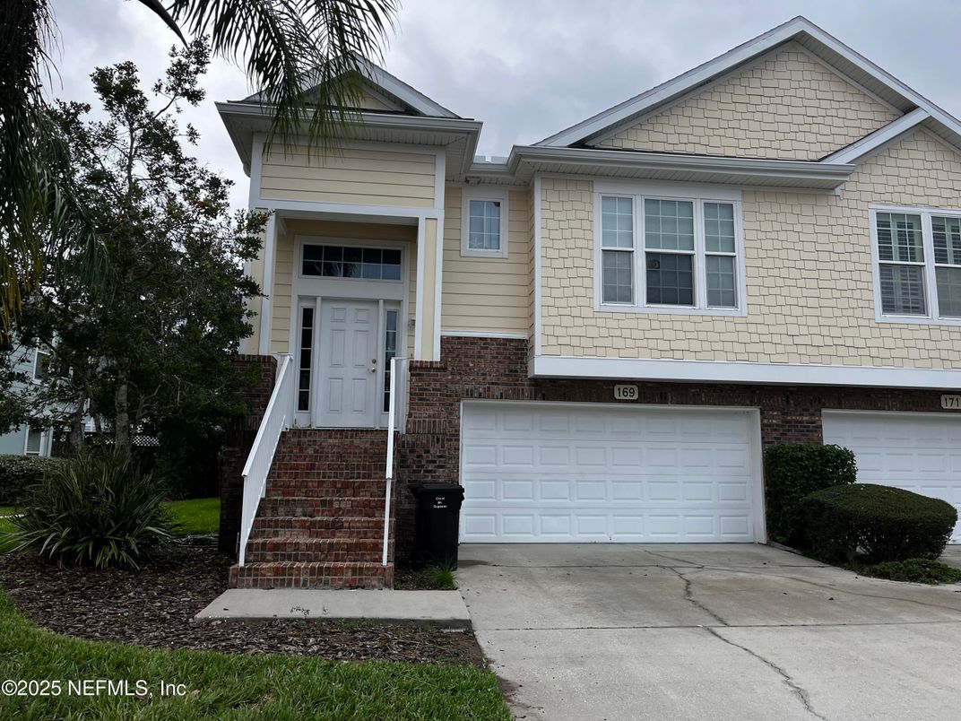 Attached, Exterior, Facade, Brick Facade, American Craftsman