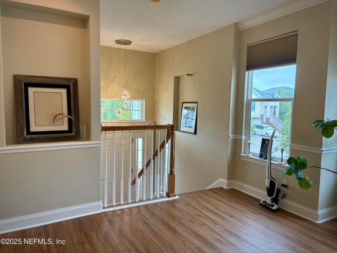 Interior, Pendant Lights, Wood Texture Flooring
