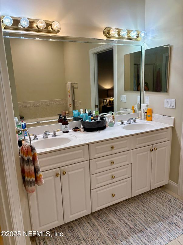 Bathroom, Dual Sink Vanities, Interior