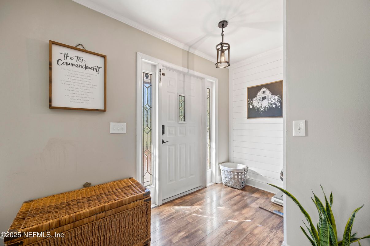 Interior, Pendant Lights, Wood Texture Flooring