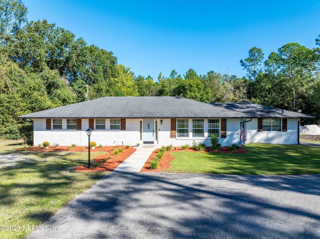 Exterior, Facade, Ranch