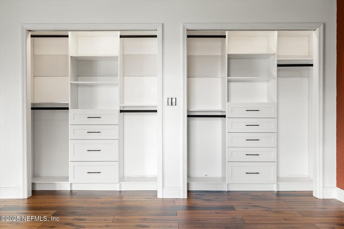 Interior, Walk-in Closets, Wood Texture Flooring