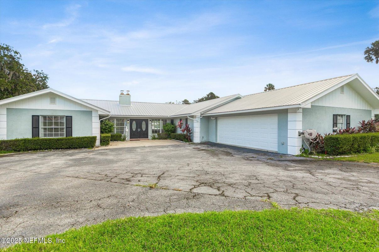 Attached, Exterior, Facade, Ranch