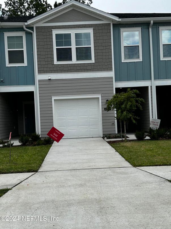 Attached, Exterior, Facade, Rowhouse