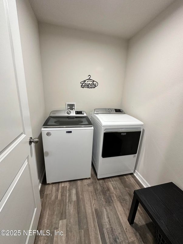 Interior, Washer, Wood Texture Flooring