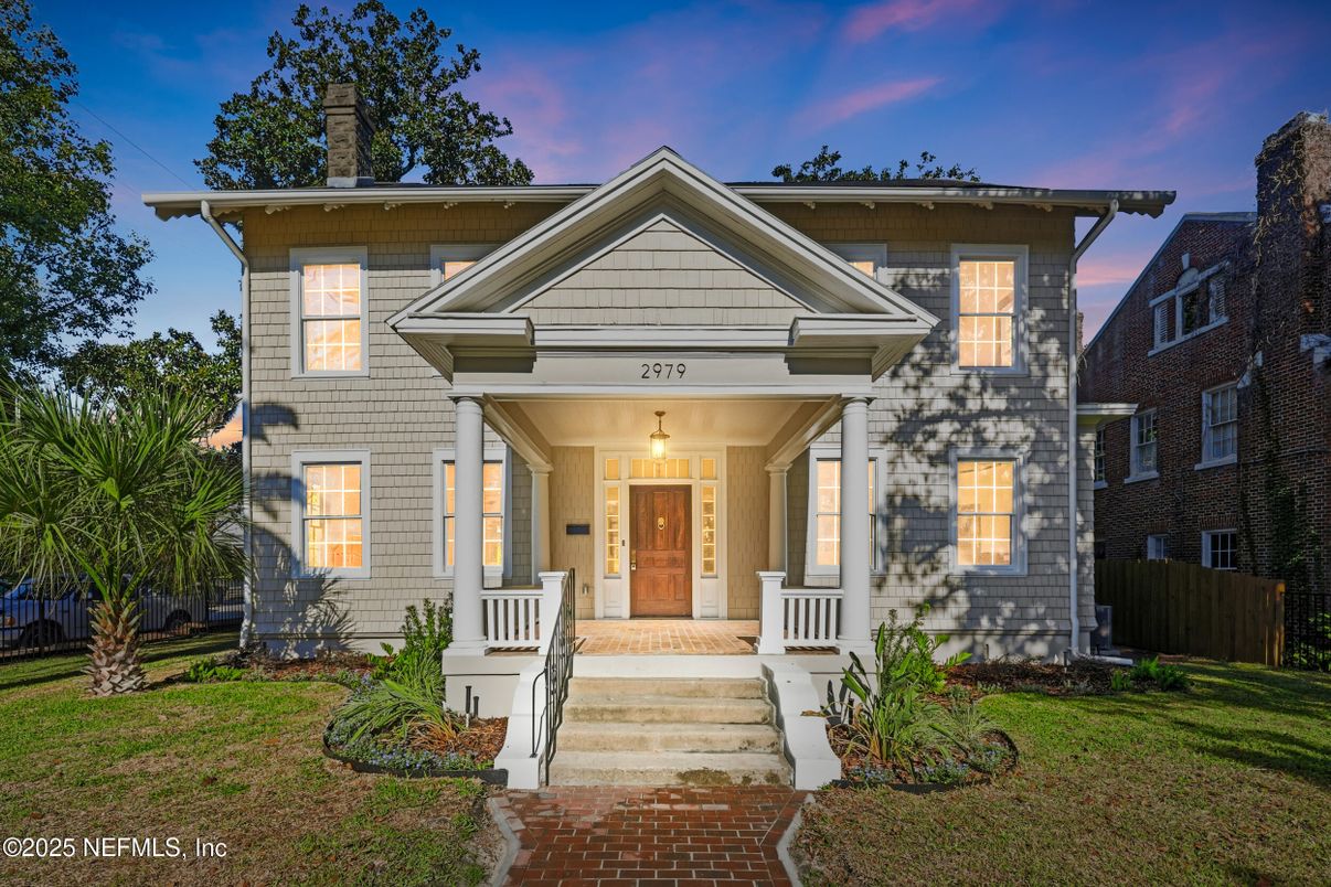 Exterior, Facade, American Foursquare