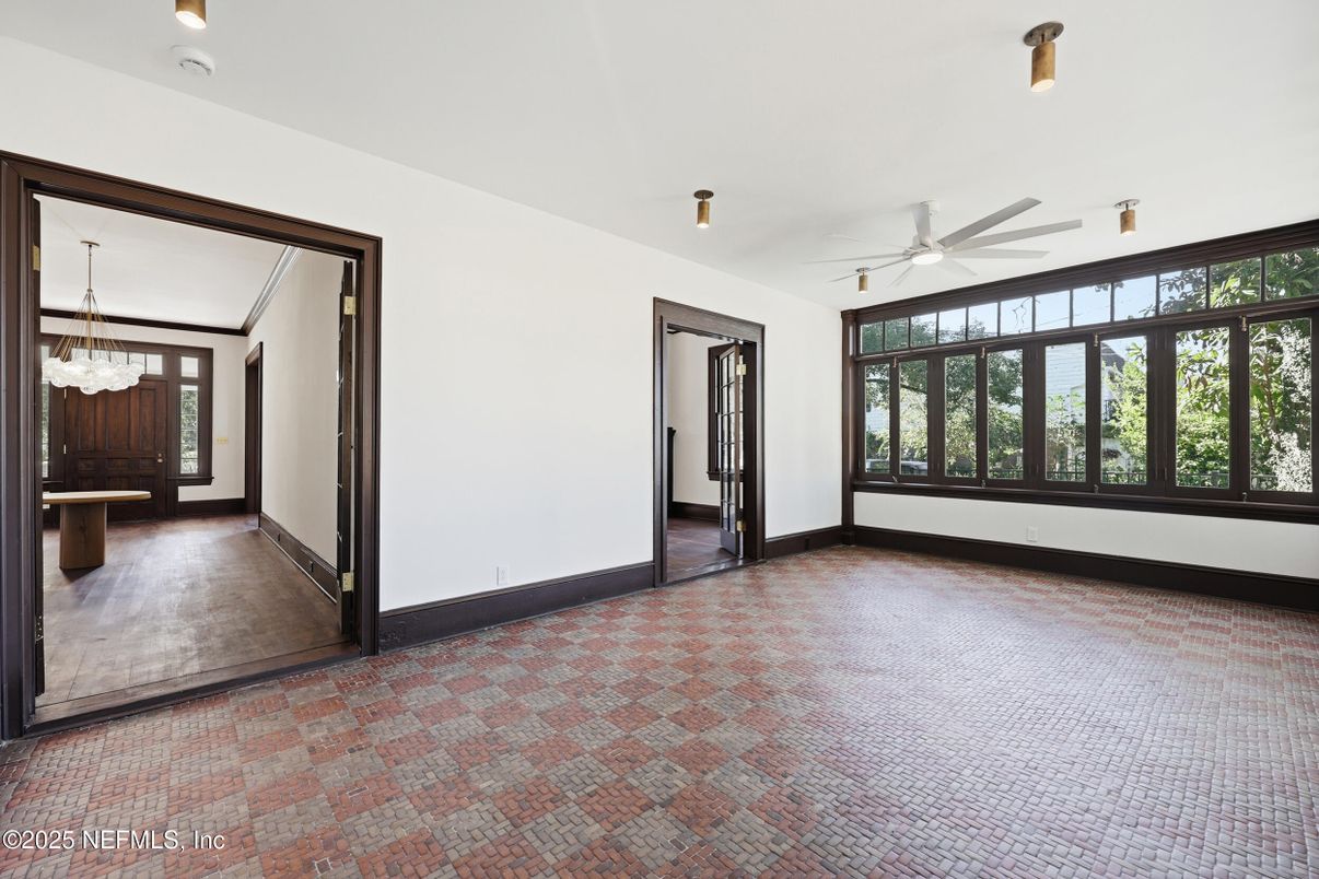 Empty room, Interior, Pendant Lights