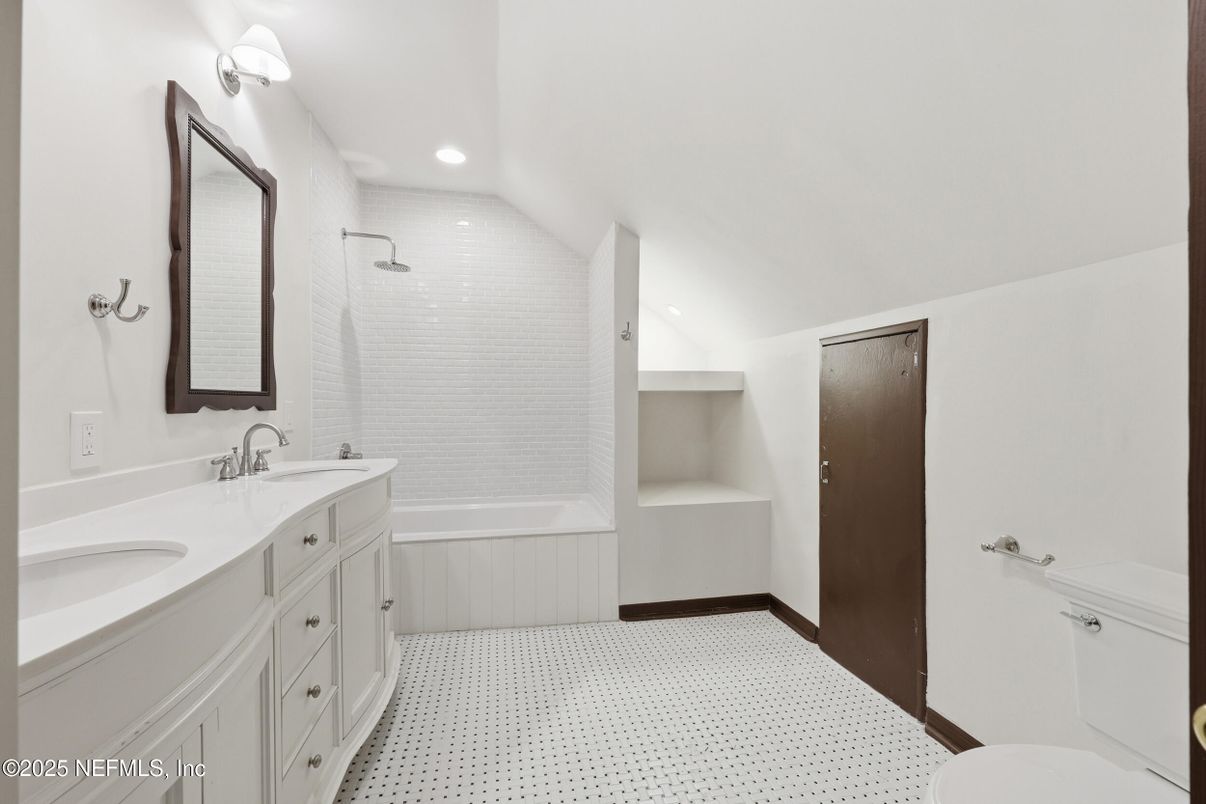 Bathroom, Dual Sink Vanities, Interior, Recessed Lighting
