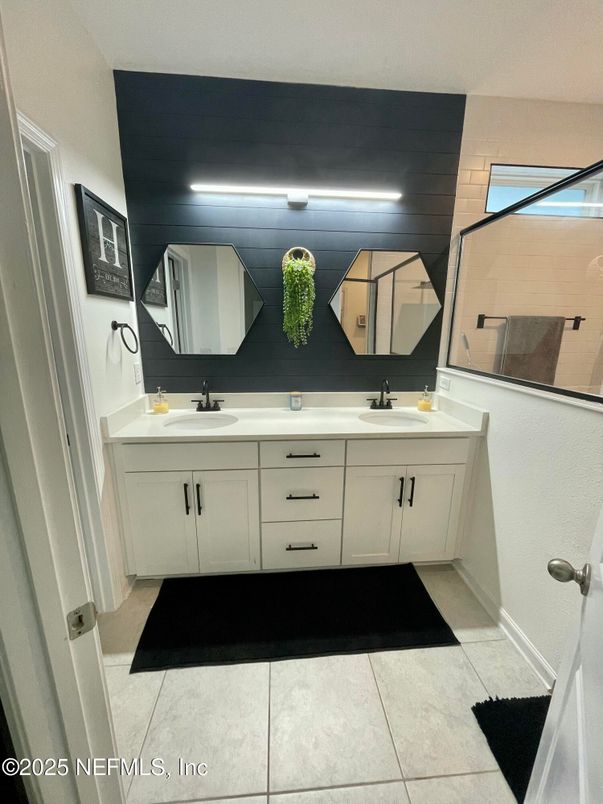 Bathroom, Dual Sink Vanities, Interior