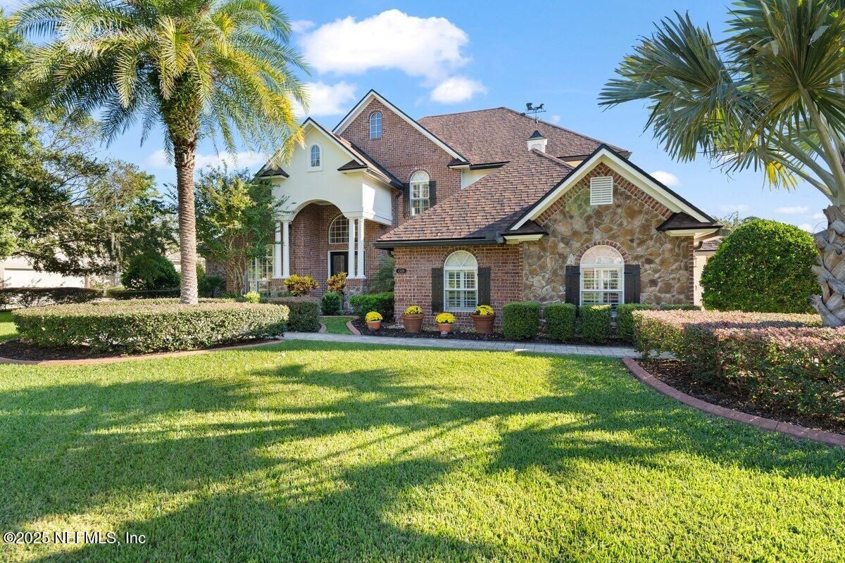 Backyard, Exterior, Facade, Brick Facade, Brick Traditional