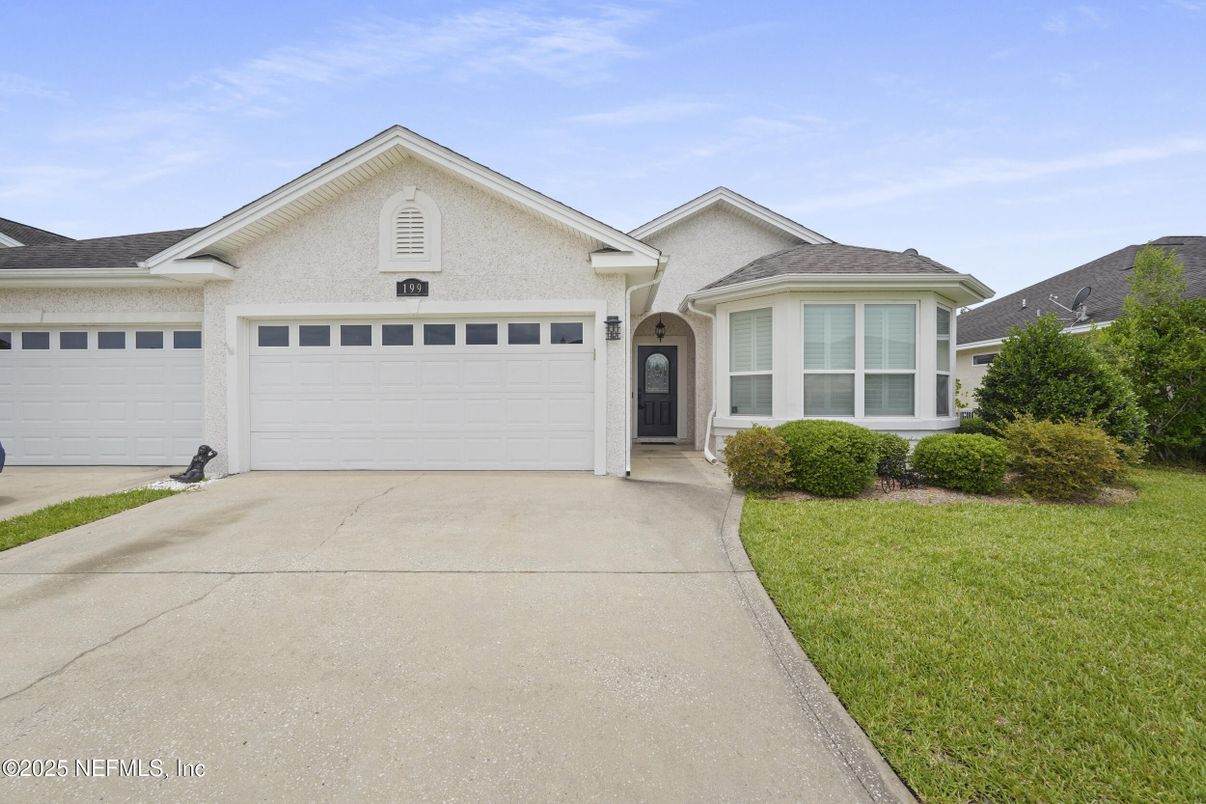 Attached, Exterior, Facade, American Craftsman