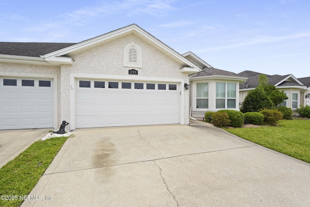 Attached, Exterior, Facade, Ranch