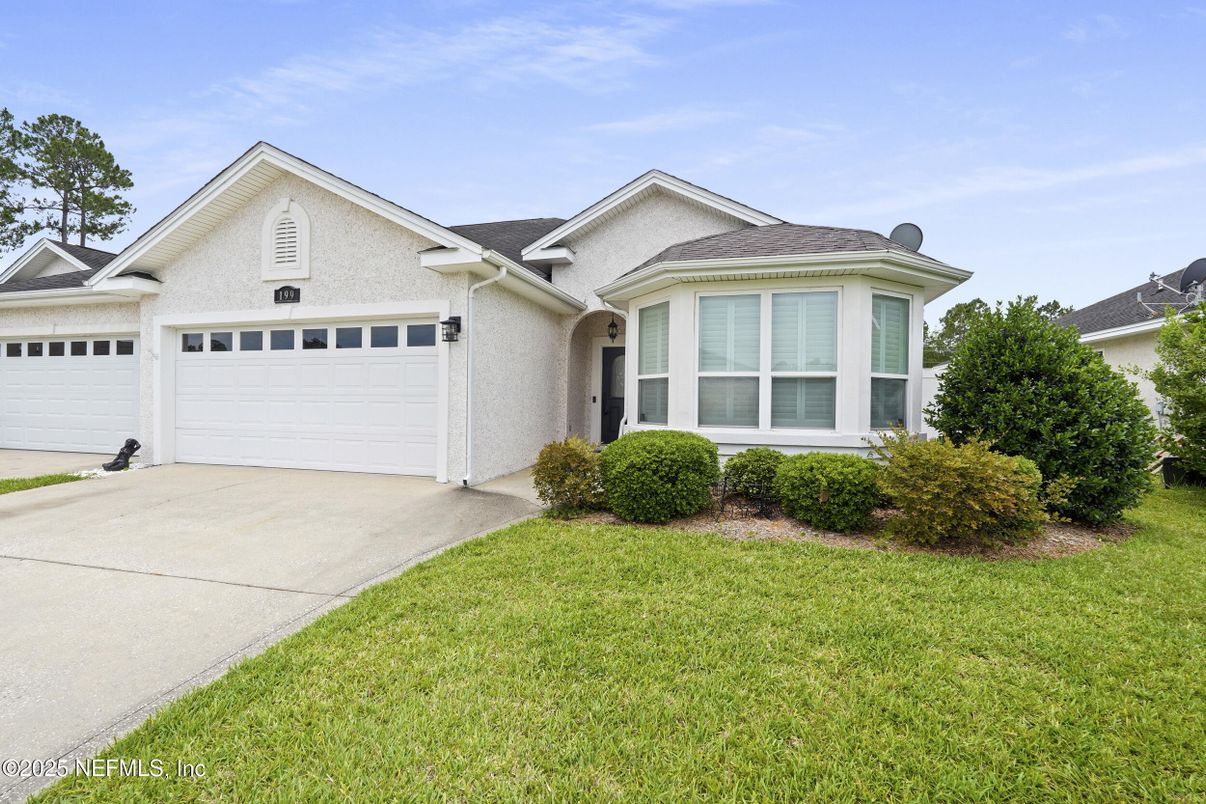 Attached, Exterior, Facade, Mediterranean