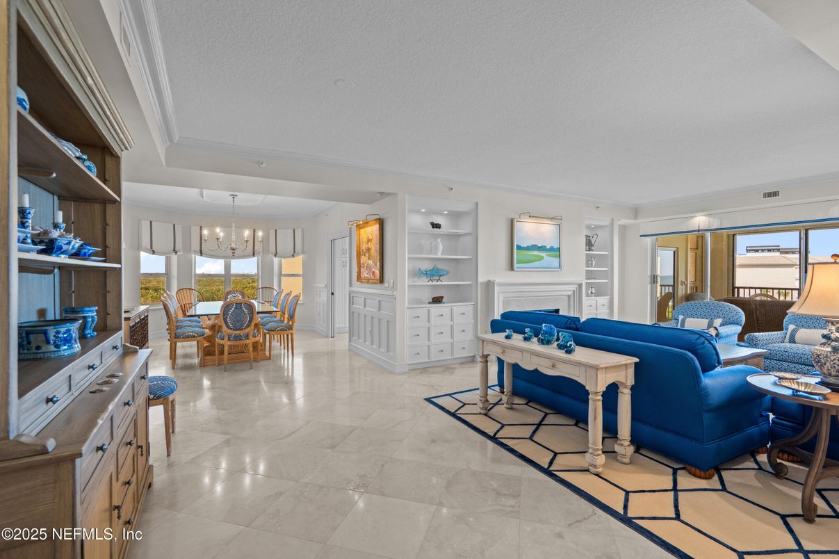 Dining room, Interior, Living room, Pendant Lights