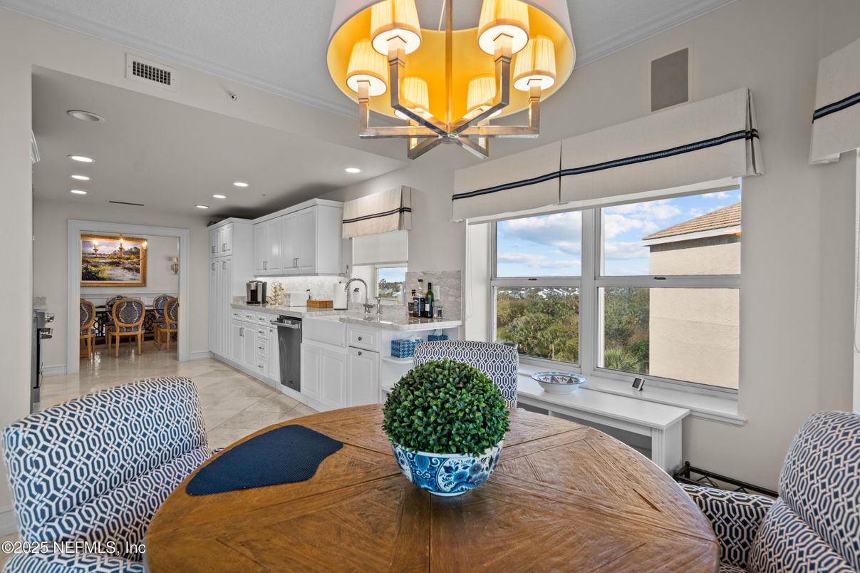 Chandelier, Dining room, Interior, Kitchen, Recessed Lighting, Stainless Steel Appliances