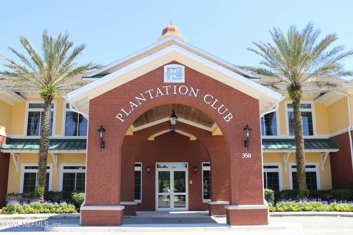 Exterior, Facade, Brick Facade, Brick Traditional