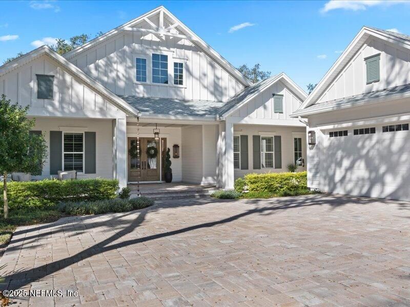 Attached, Exterior, Facade, Farmhouse