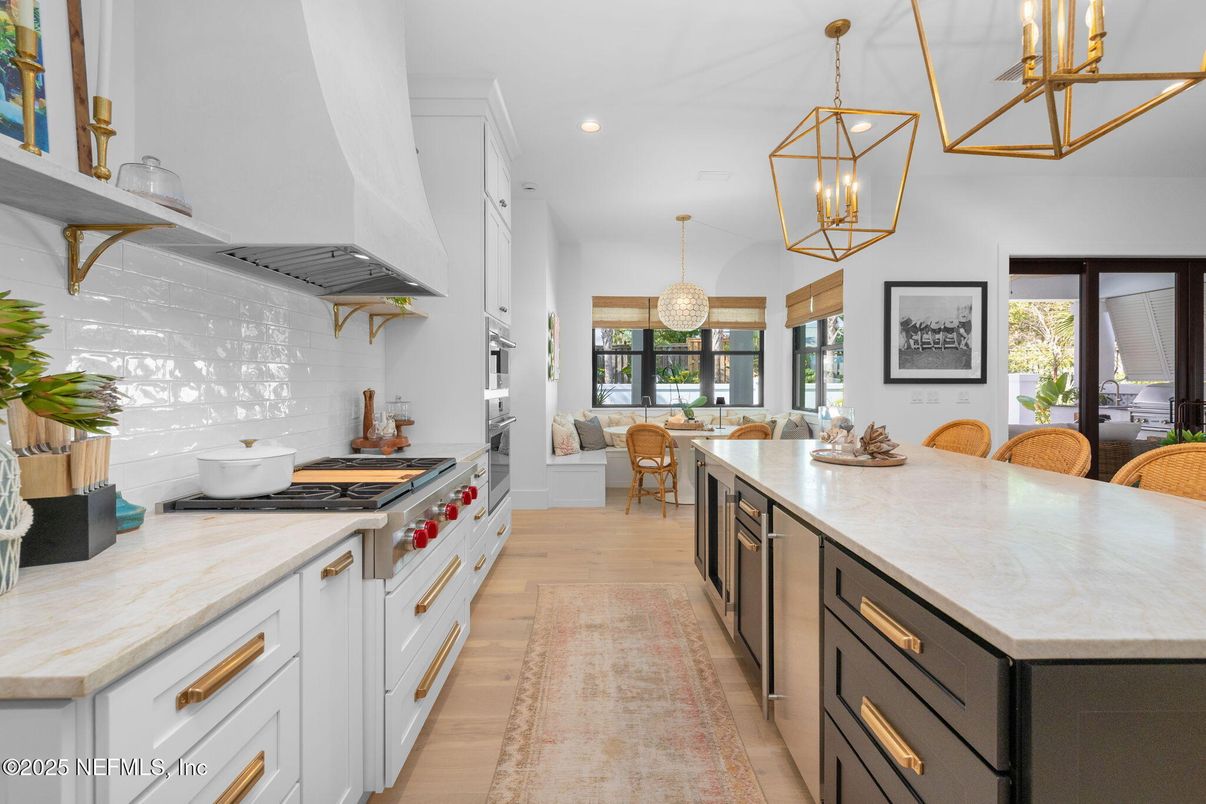 Chandelier, Dining room, Interior, Kitchen, Pendant Lights, Recessed Lighting, Wood Texture Flooring