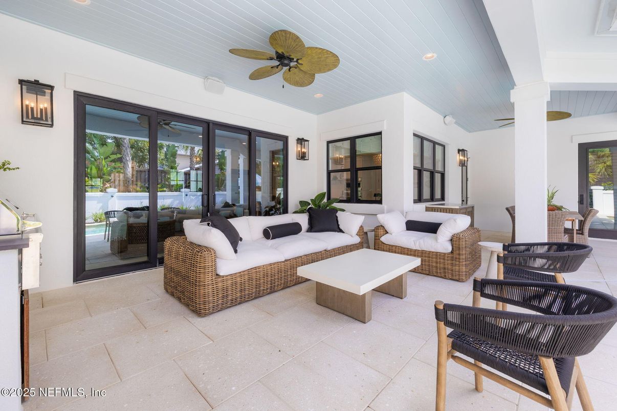 Exterior, Living room, Recessed Lighting