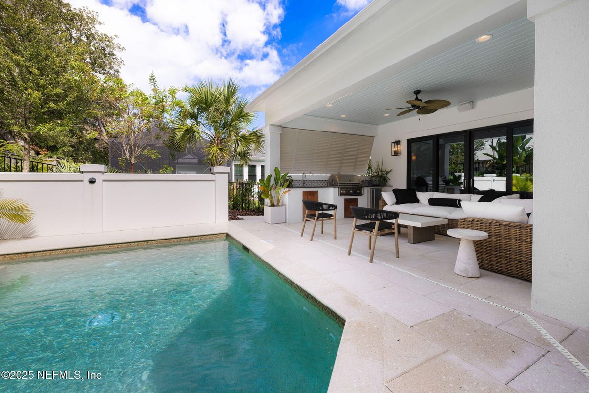 Exterior, Outdoor Kitchen, Pool