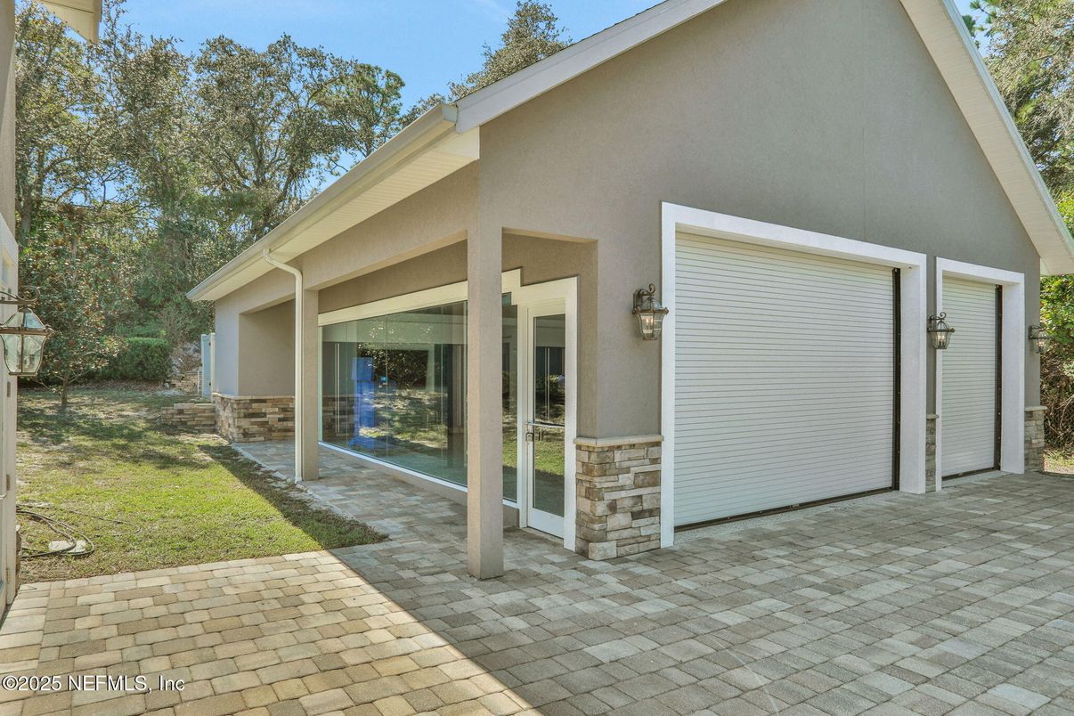 Detached Garage, Exterior