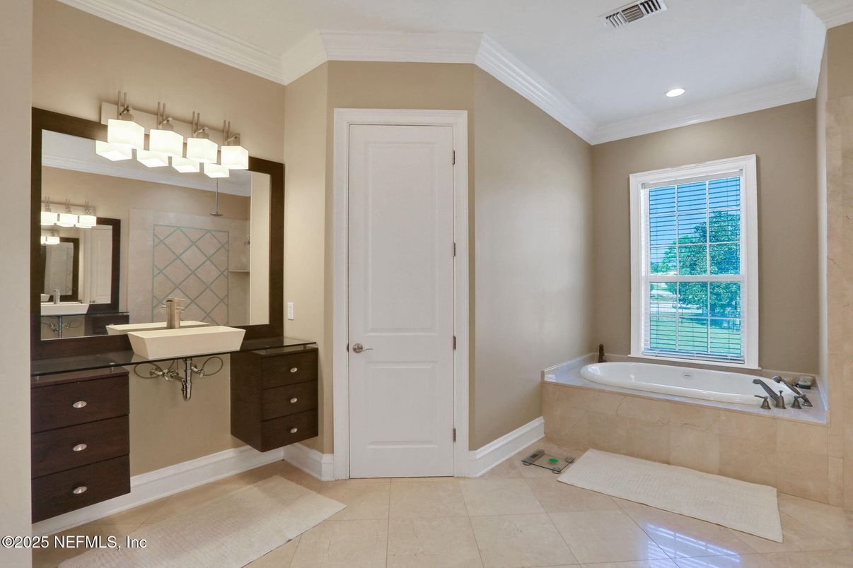 Bathroom, Interior, Recessed Lighting