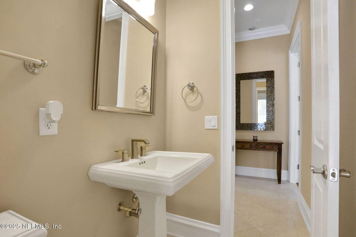 Bathroom, Interior, Recessed Lighting