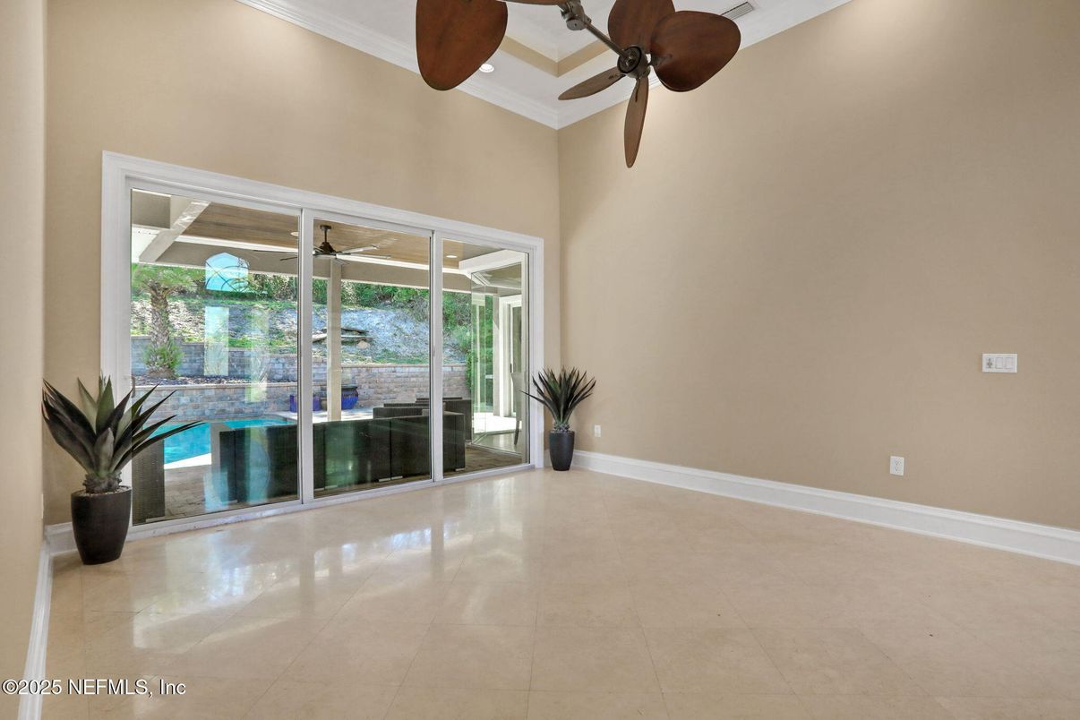 Empty room, Interior, Recessed Lighting