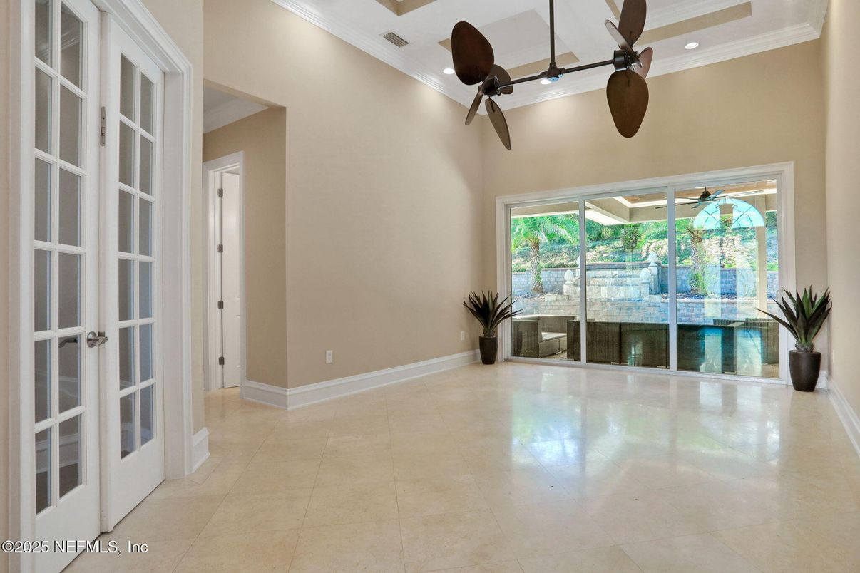 Empty room, Interior, Recessed Lighting