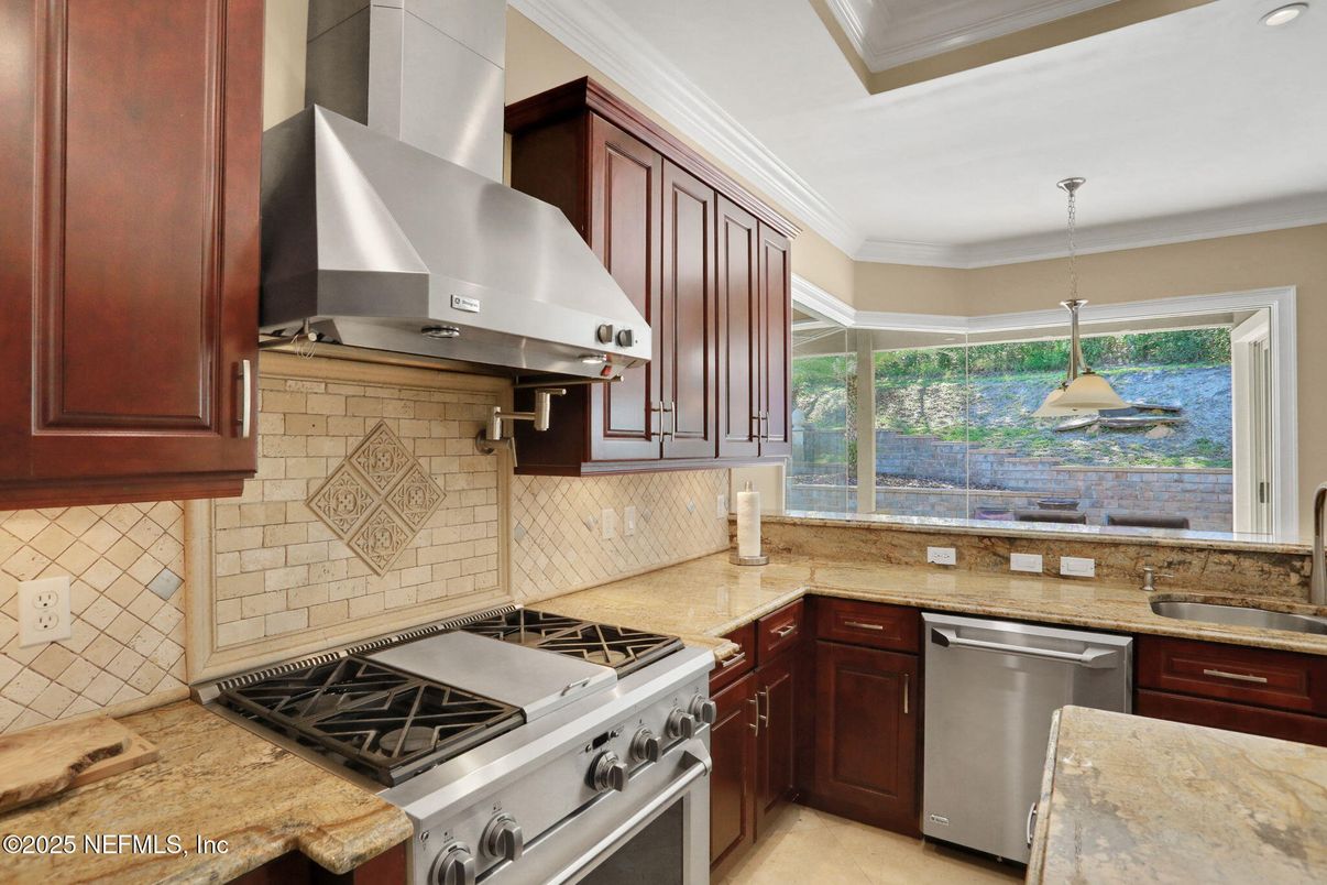 Interior, Kitchen, Pendant Lights, Stainless Steel Appliances